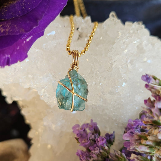 Apatit, natürlich und unbehandelt, 925 Sterling Silber, 24Karat gold plattiert.